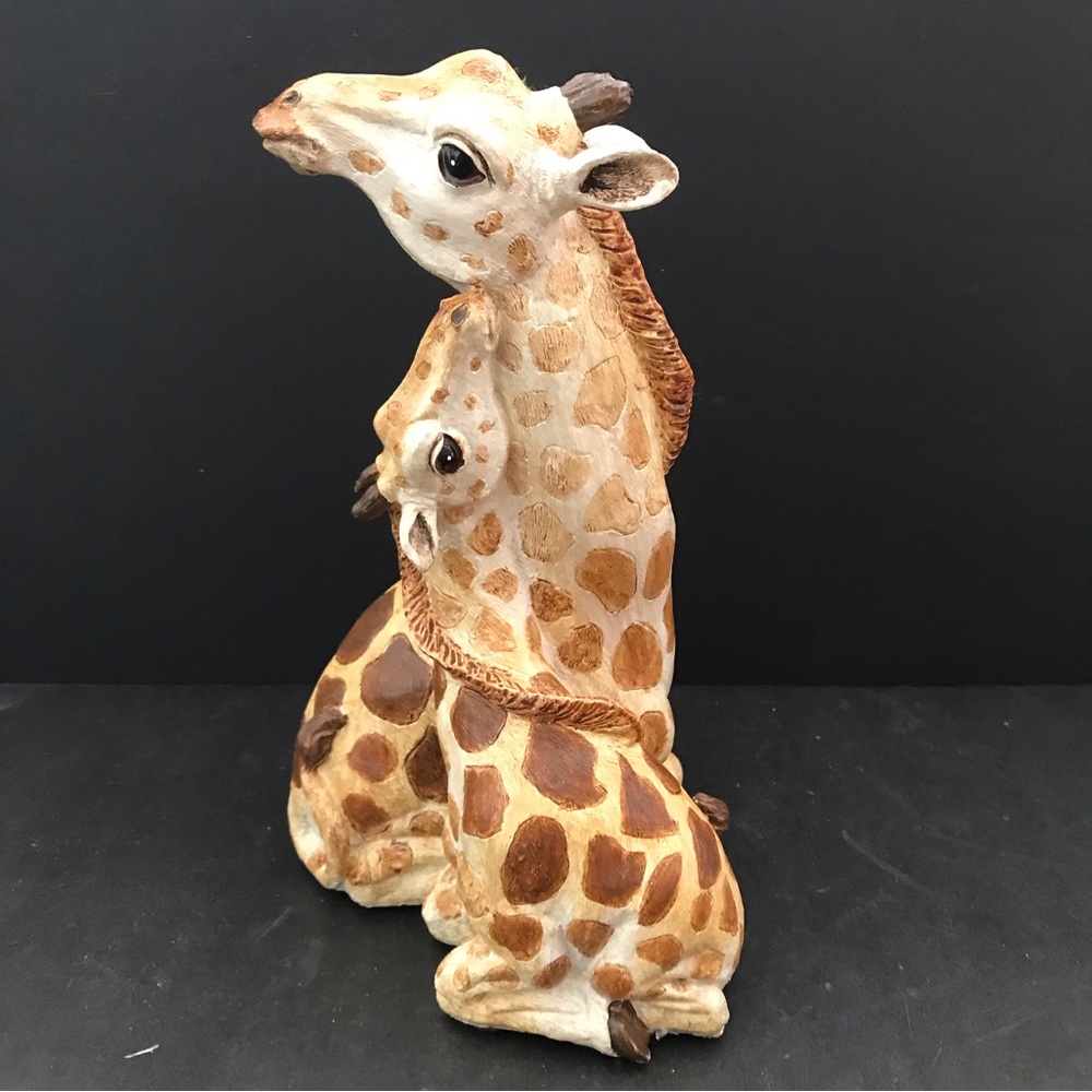 Mom and baby Giraffe 11” tall resin statue